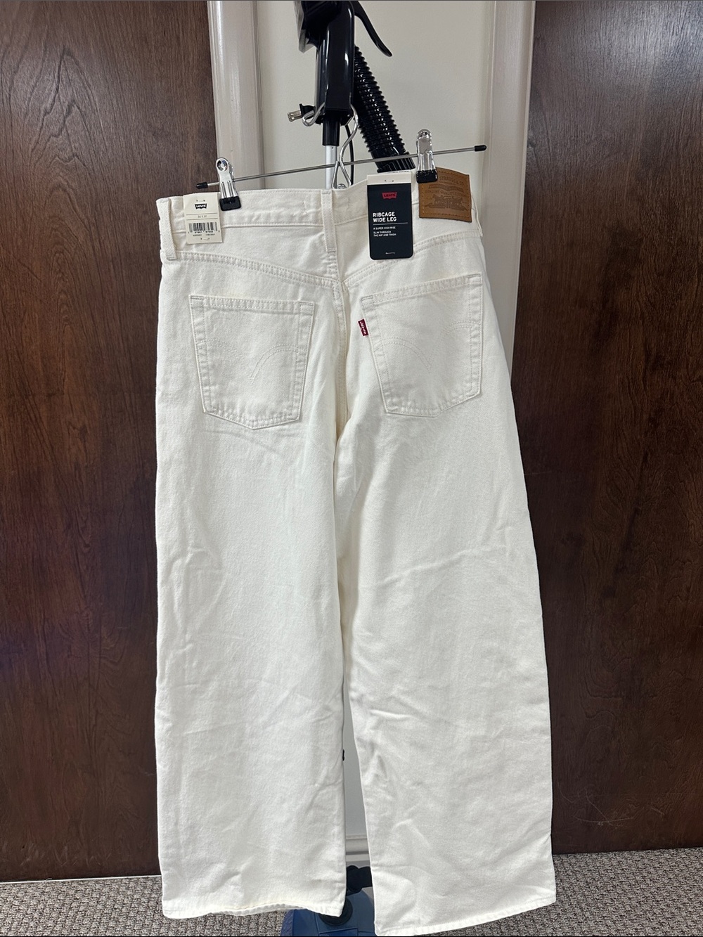Levi's Cream Wide-Leg Jeans - Picture 9 of 9
